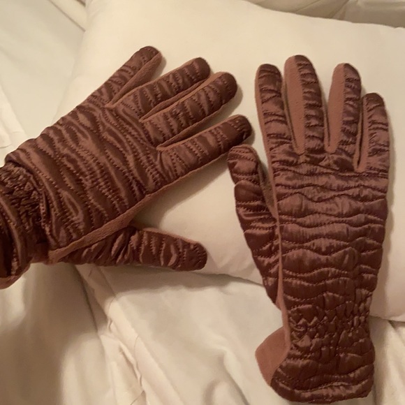 isotoner Accessories - Isotoner Sleekheat Gloves Lavander